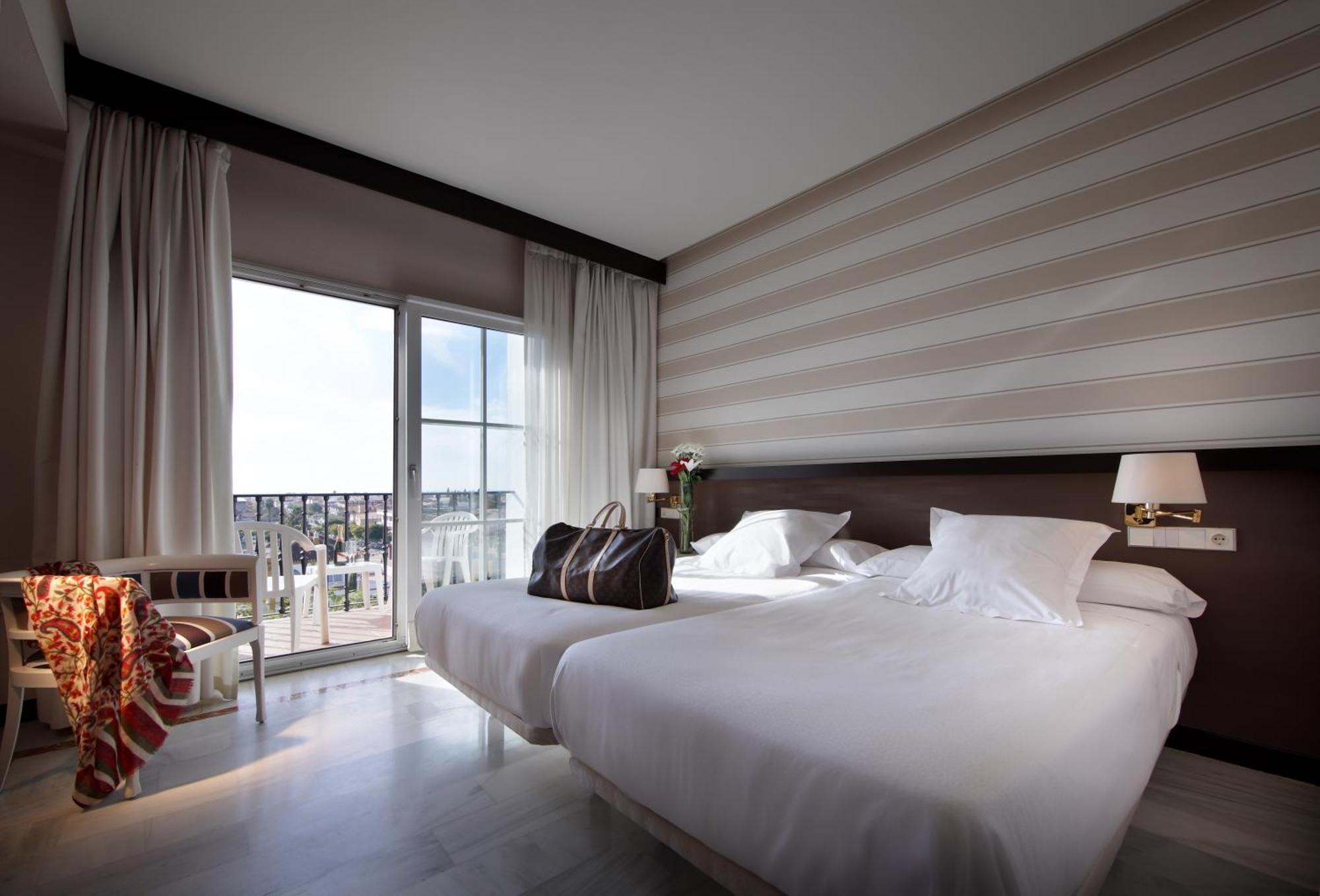 Hotel Abades Benacazón Екстериор снимка